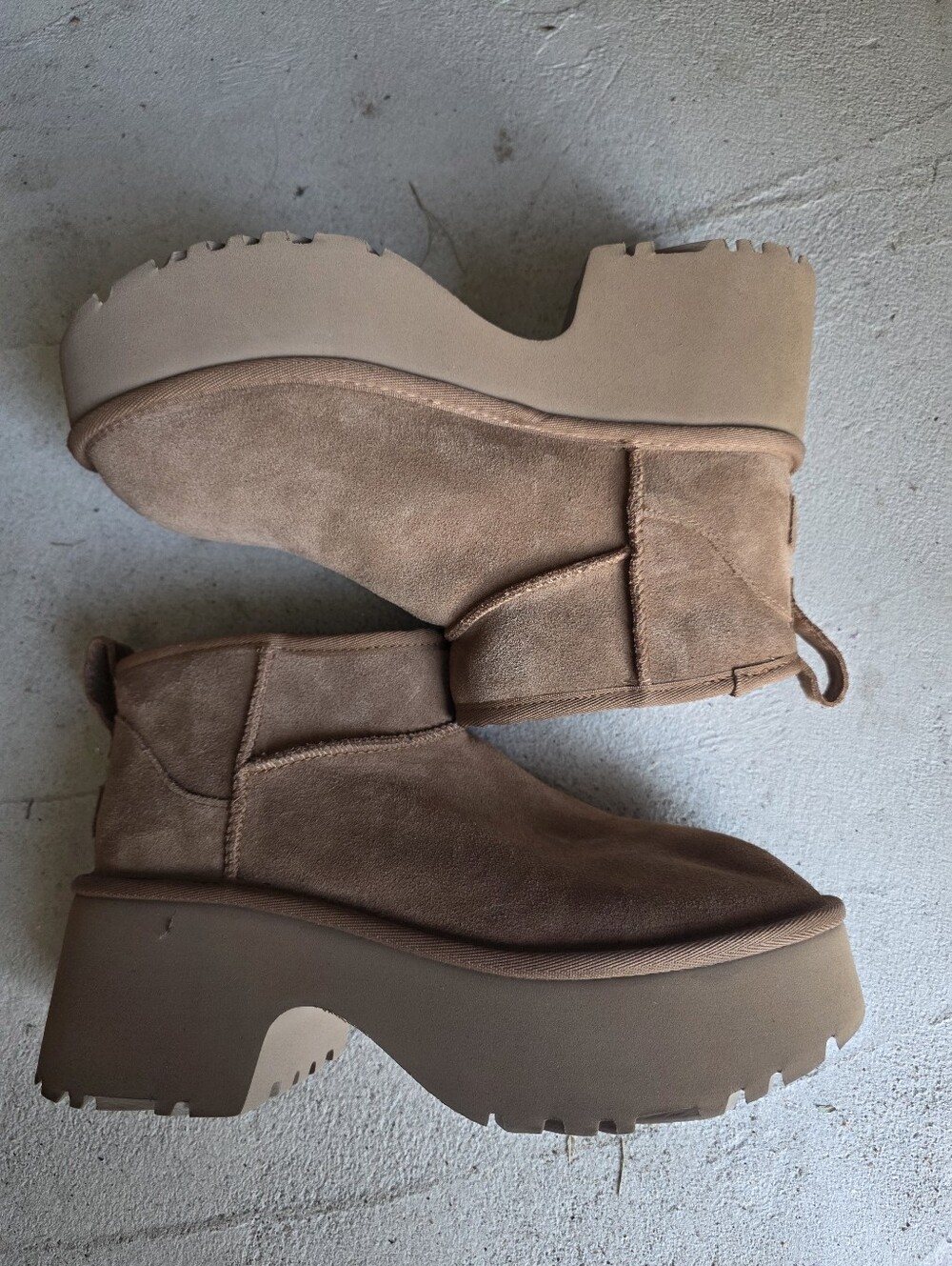 UGG Classic Ultra Midi 3" Platform Boots Size 9